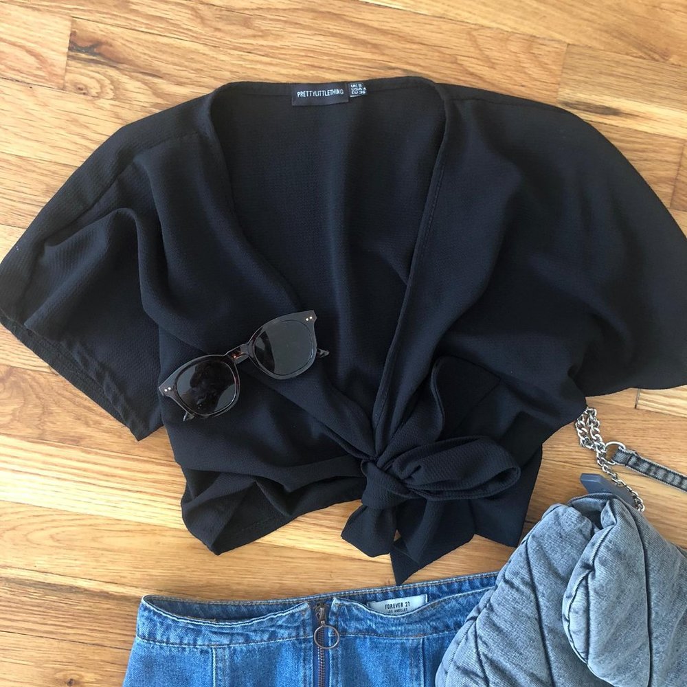 V NECK BLACK CROPPED - MOVING SALE